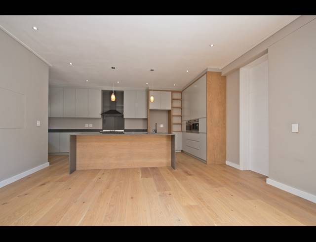 5 BEDROOM HOUSE SOLD IN CONSTANTIA